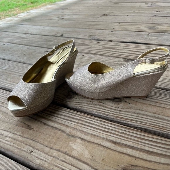 Glitter Gold Wedges Platforms Open toe Back strap - Picture 6 of 7